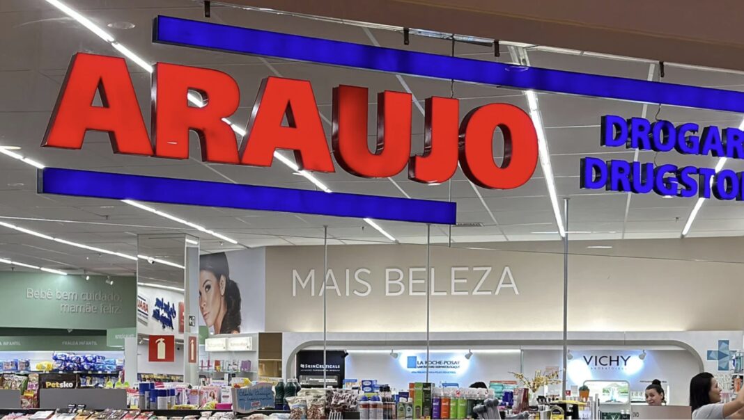 A Drogaria Araujo oferece teste gratuito de hipotireoidismo em 36 lojas de BH. Exame TSH é simples, rápido e ajuda no diagnóstico precoce.