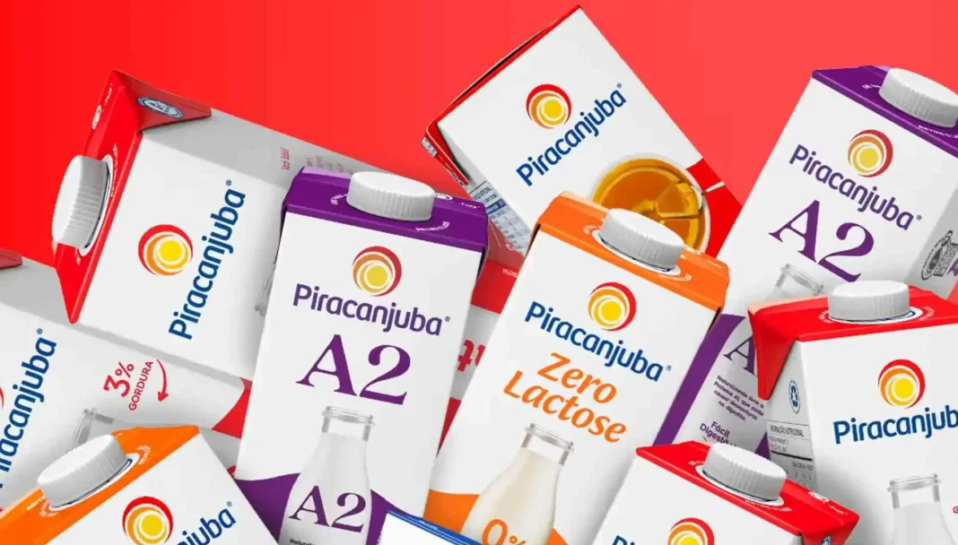 Logotipo atualizado da Piracanjuba com design moderno em comemoração aos 70 anos da marca, destacando o novo slogan 'Para viver bem'.