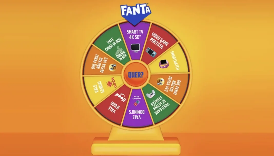 Roleta física da campanha Quero Fanta instalada em restaurante, com consumidores girando para ganhar prêmios instantâneos.