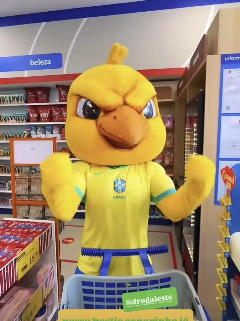 Canarinho fazendo compras na Farmácia DrogaLeste