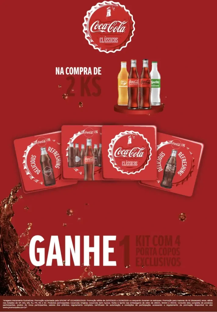Um pôster vermelho vibrante da Coca-Cola anuncia uma promoção. No topo, o logotipo clássico da Coca-Cola com a palavra "CLÁSSICOS" em branco sobre um fundo vermelho circular com bordas onduladas. Centralizado na parte superior, em letras brancas, lê-se "NA COMPRA DE" com um grande número "2" e as letras "KS" em vermelho escuro abaixo, sugerindo a compra de dois "KS" (presumivelmente garrafas king-size).