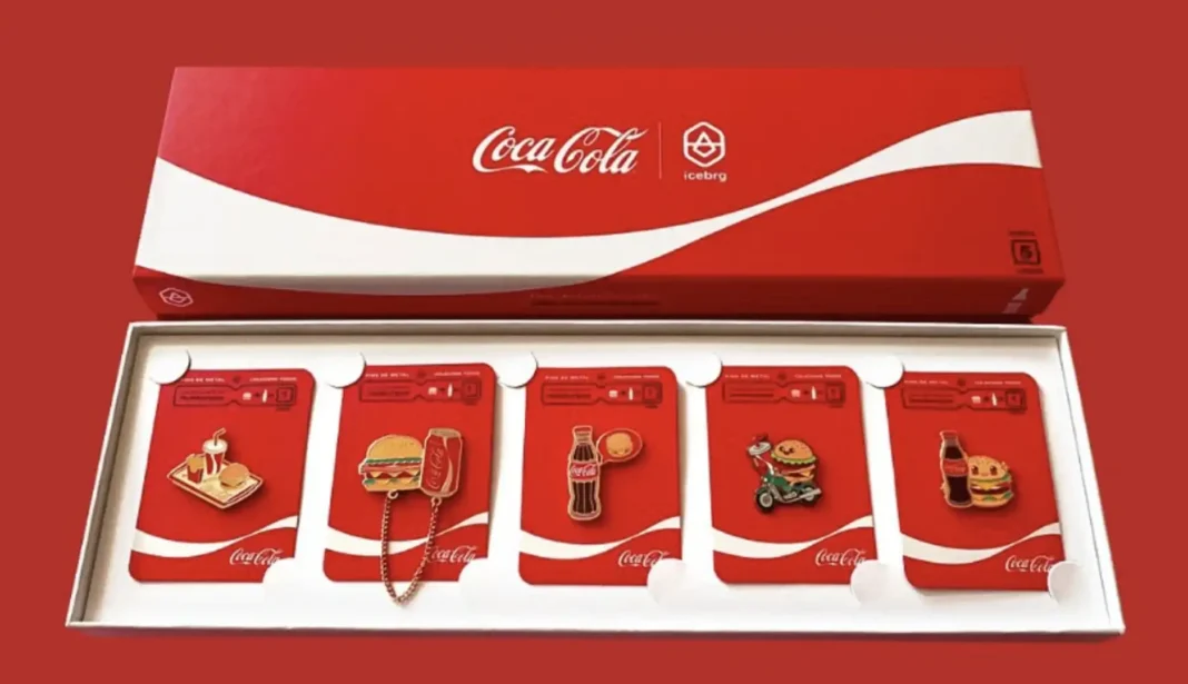 Este arquivo é uma imagem de uma caixa retangular vermelha e branca com a marca 