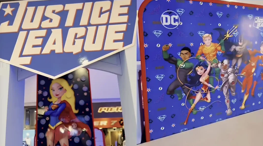 Banner promocional da Liga da Justiça com o logotipo 