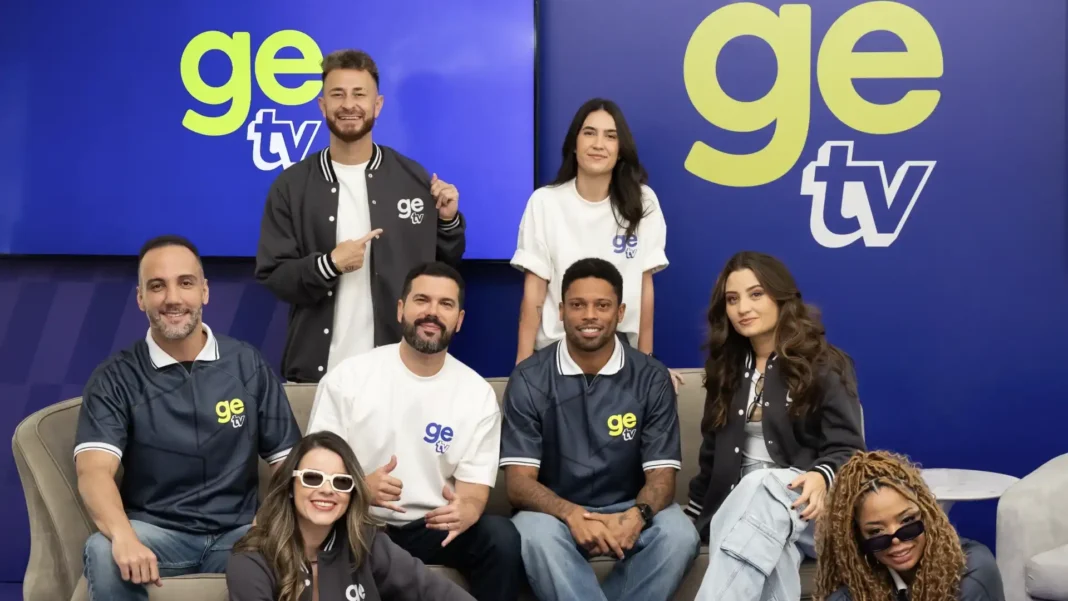 GE TV: Apresentadores de diferentes esportes posam juntos em um estúdio com logo do GE TV ao fundo.