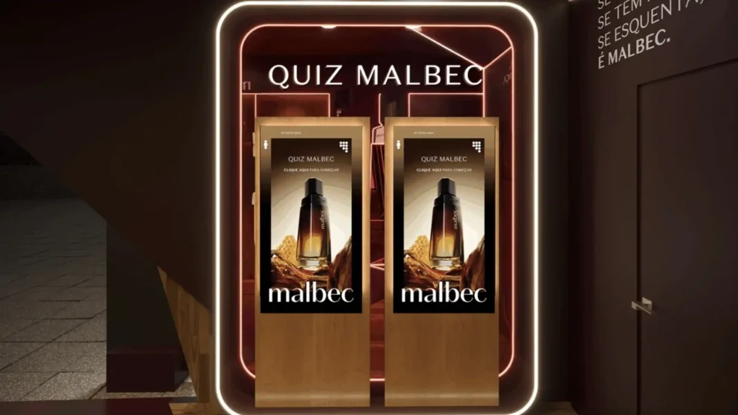 Dois totens interativos com a marca Malbec em um evento.