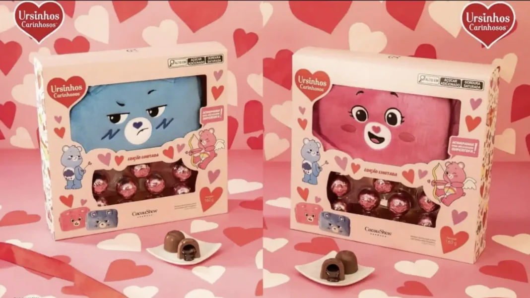 Dois kits de Páscoa da Cacau Show com os Ursinhos Carinhosos.