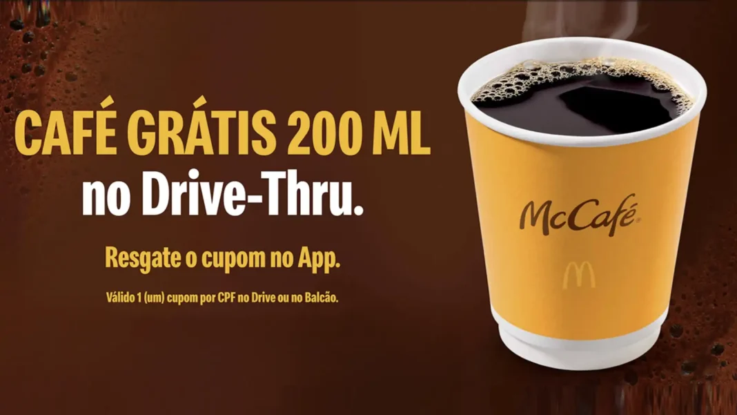 Banner promocional do McDonald's: café grátis no Drive-Thru.