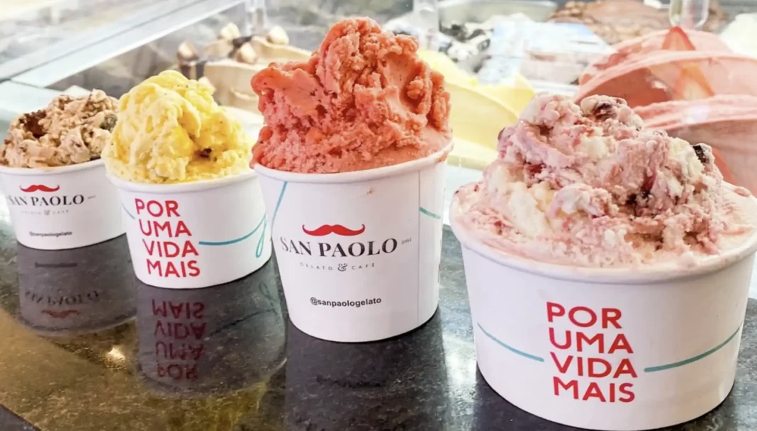 Quatro potes de sorvete da San Paolo, porções generosas de sabores variados.