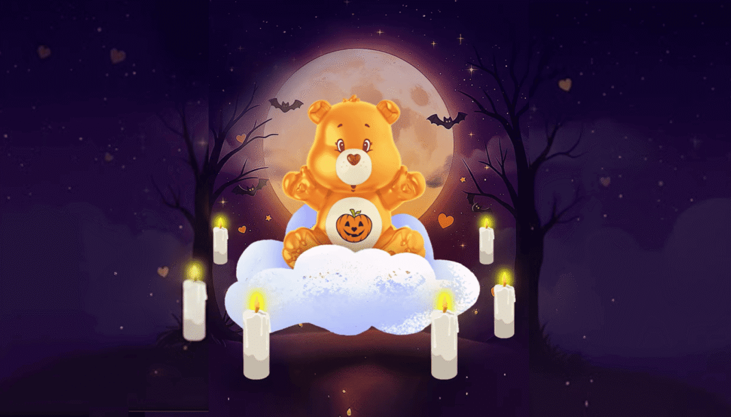 Giraffas lança campanha de halloween “Se bater o medo, acende a luminária” com os Ursinhos Carinhosos Ursinho Carinhoso (Laranja, com desenho de abóbora no ventre) sentado em uma nuvem, rodeado por velas acesas e árvores escuras, sob a luz de uma lua cheia, em uma ambientação de Halloween.