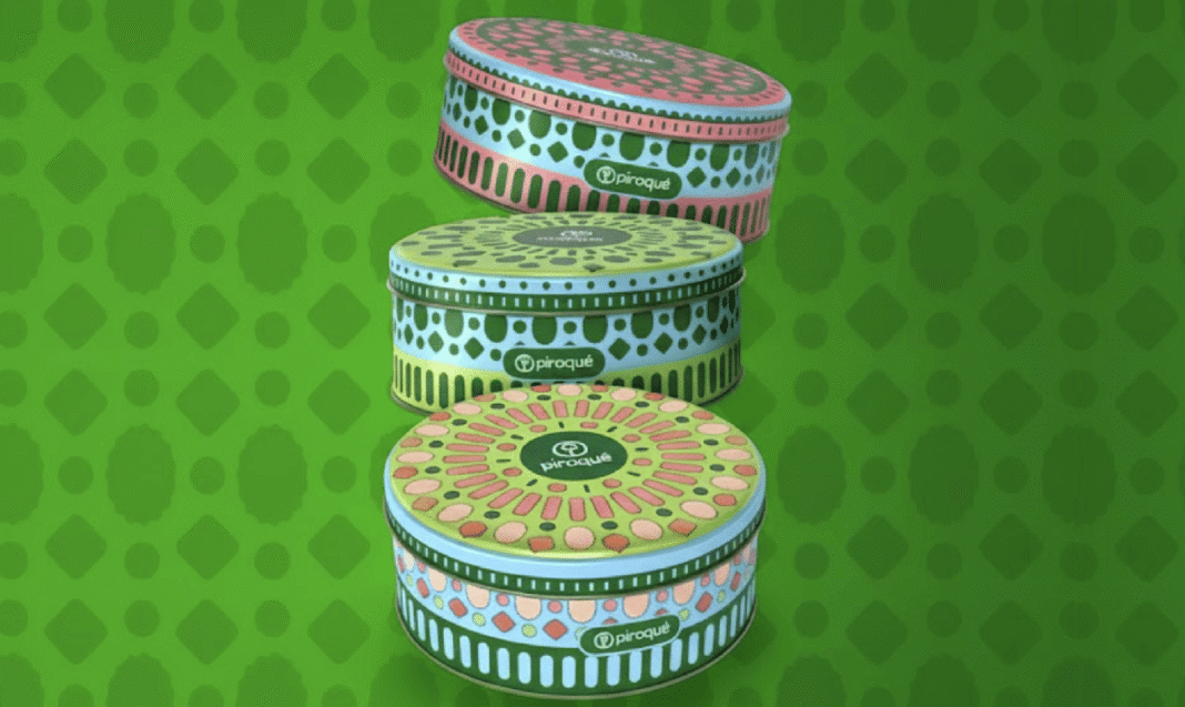 Três caixas redondas com padrões geométricos coloridos em tons de verde, rosa e azul, sobre um fundo verde com o mesmo padrão.