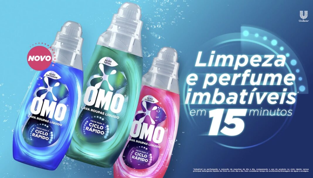 Três garrafas de OMO Lava Roupas Líquido 
