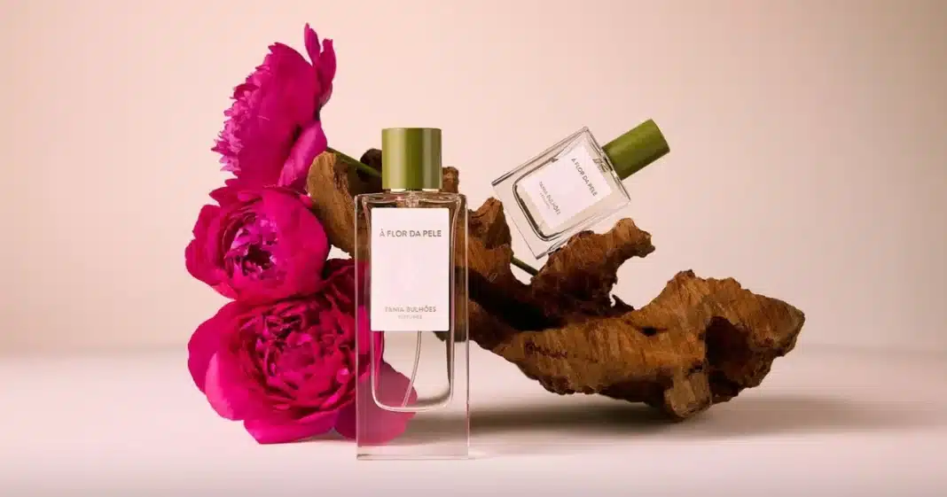 Dois frascos de perfume Tania Bulhões 
